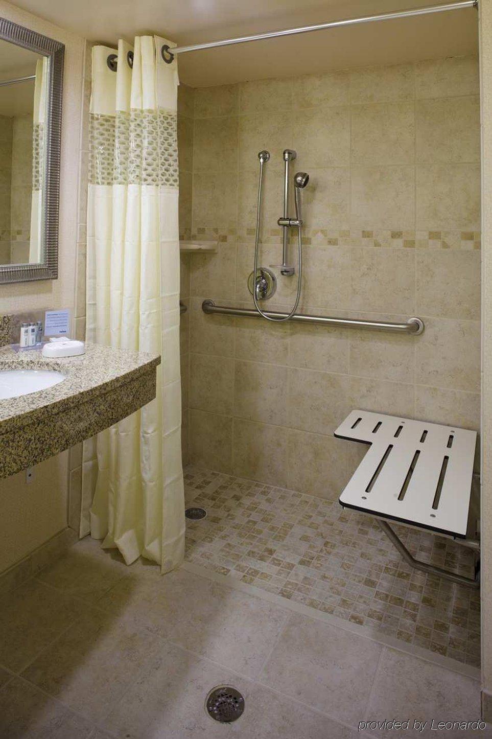 Hampton Inn Asheville - Biltmore Area Номер фото