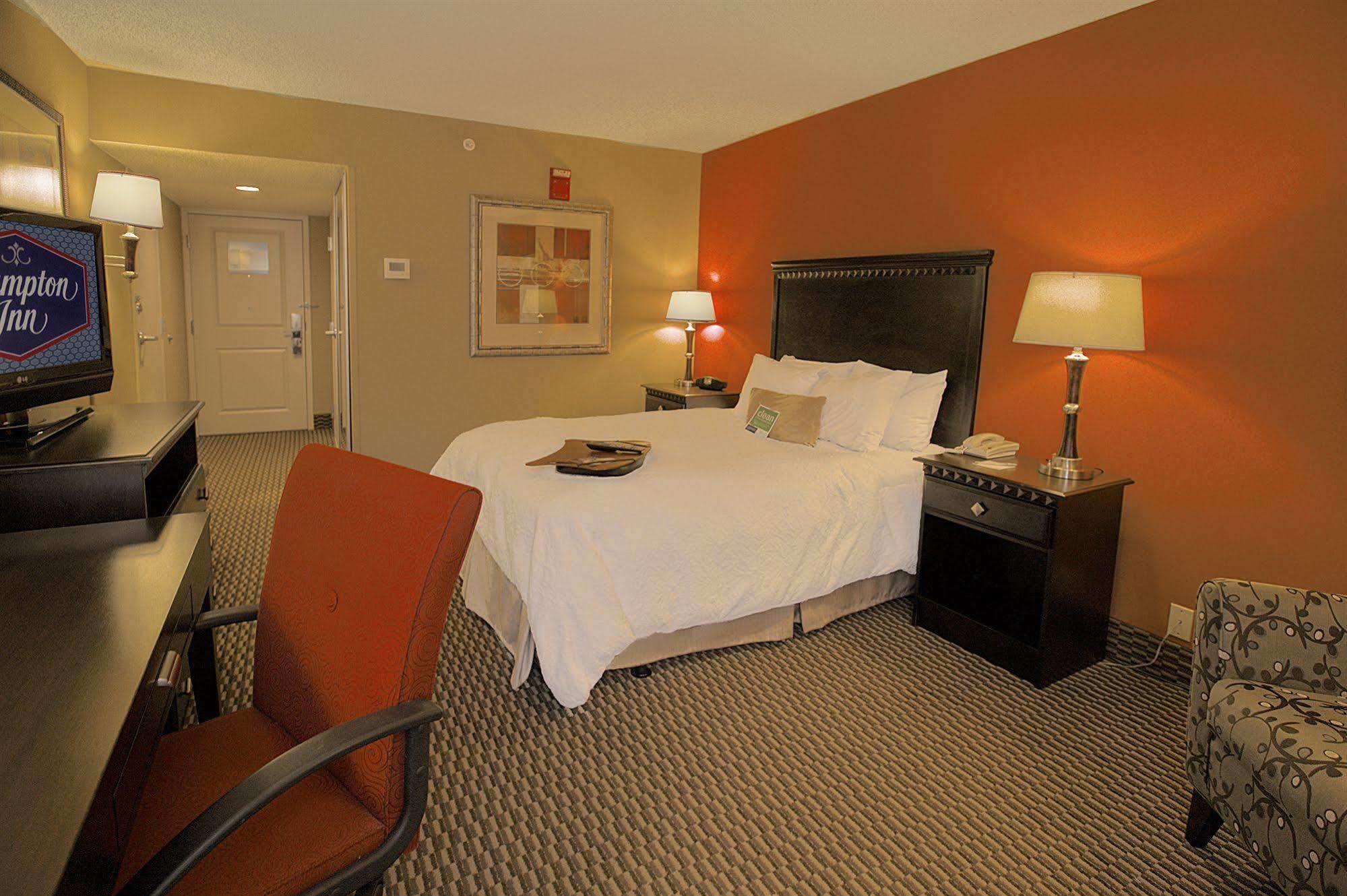 Hampton Inn Asheville - Biltmore Area Экстерьер фото